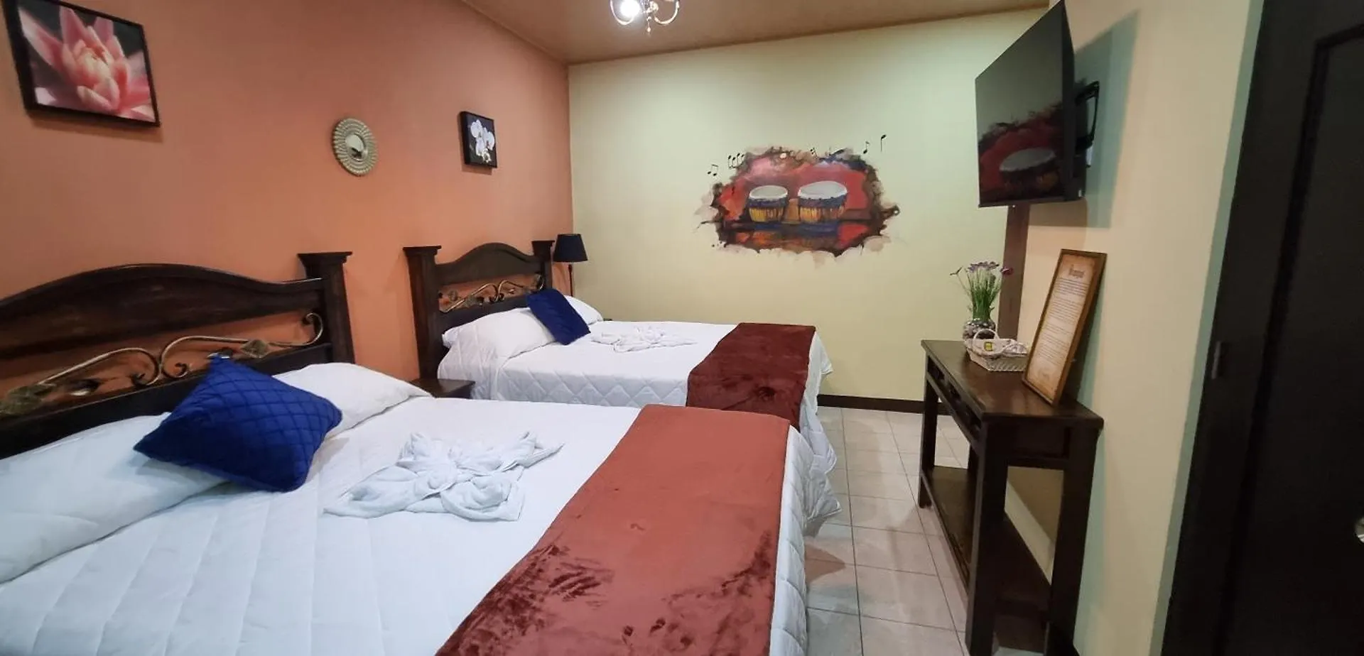 Hotel El Tambor Oasis Antigua Guatemala