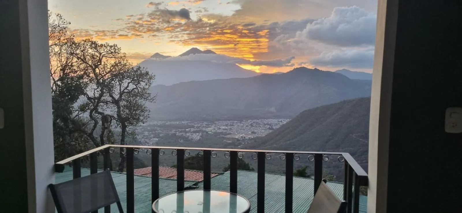 Hotel El Tambor Oasis Antigua Guatemala