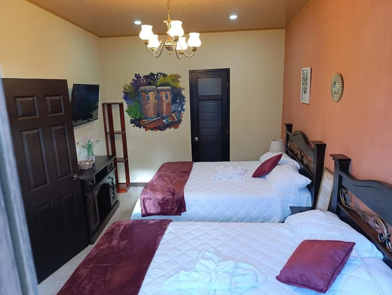 Hotel El Tambor Oasis Antigua Guatemala